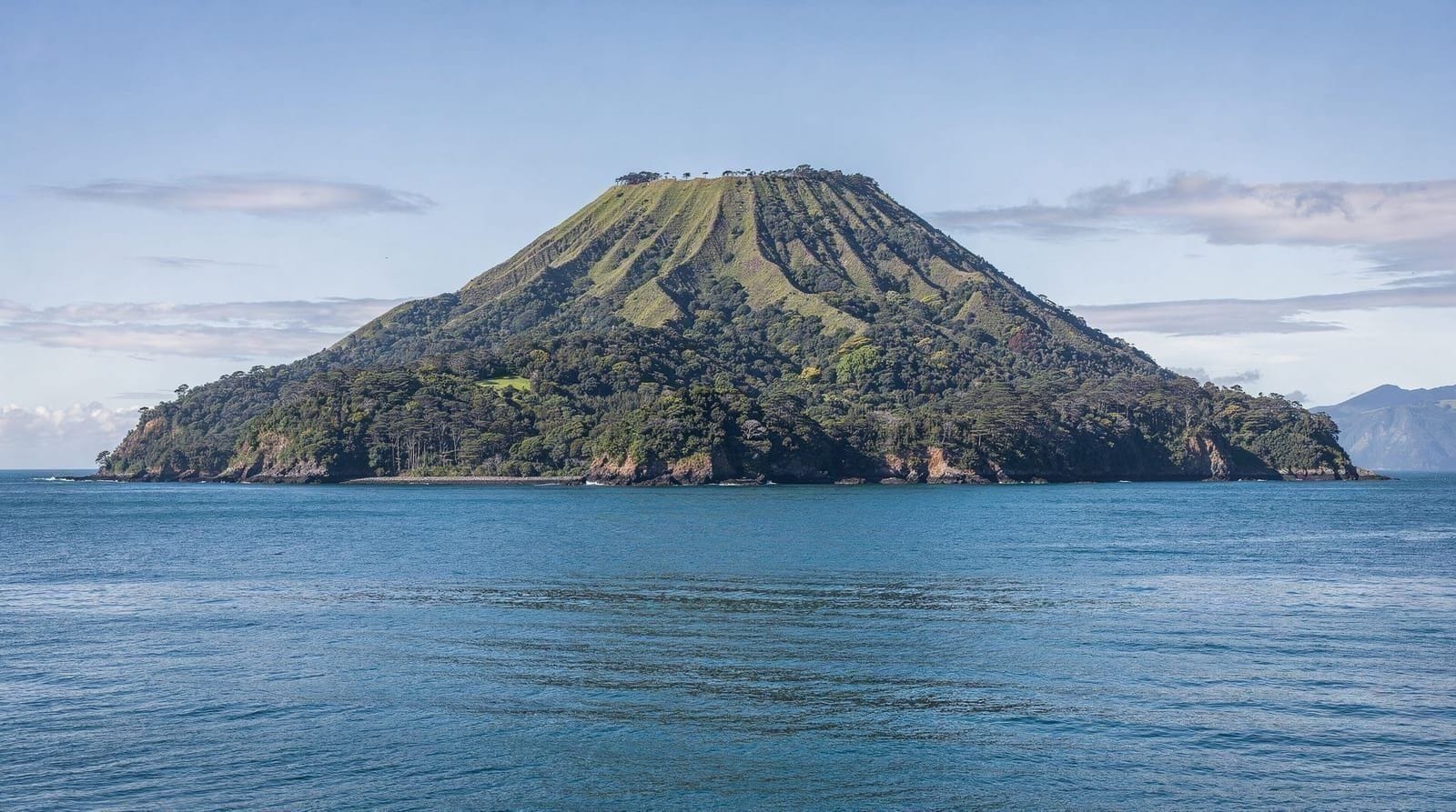 North Island vs South Island: an honest guide for limited time in New Zealand — A fair, non-biased comparison of New Zealand's North and South Islands for trave