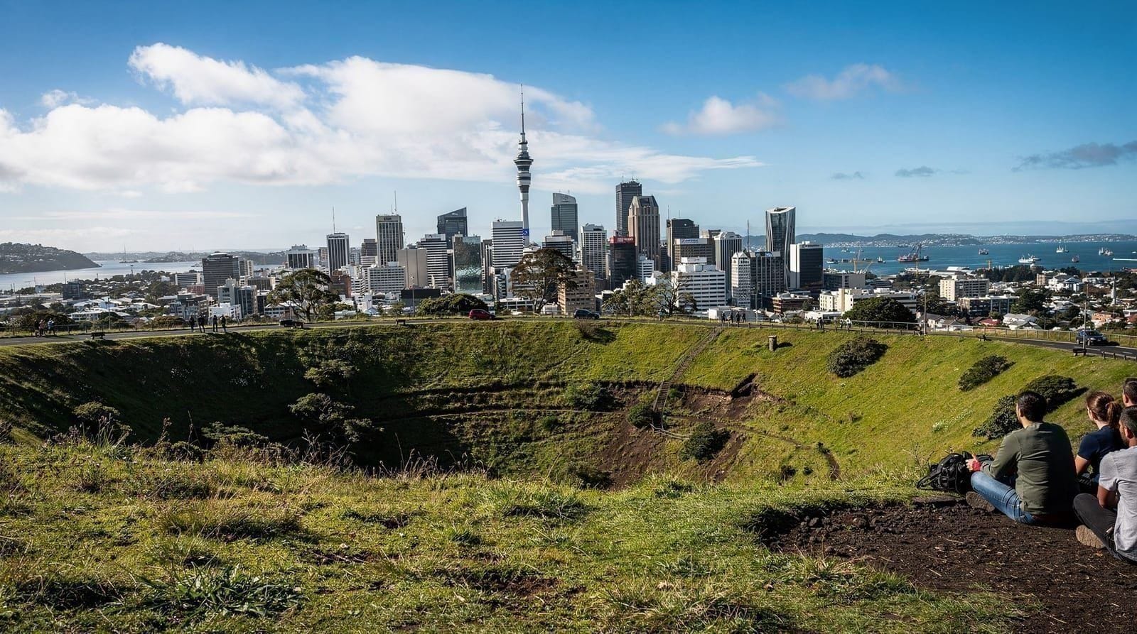 Auckland trip cost breakdown: a day-by-day real budget — A detailed, day-by-day Auckland trip cost breakdown covering accommodation, food