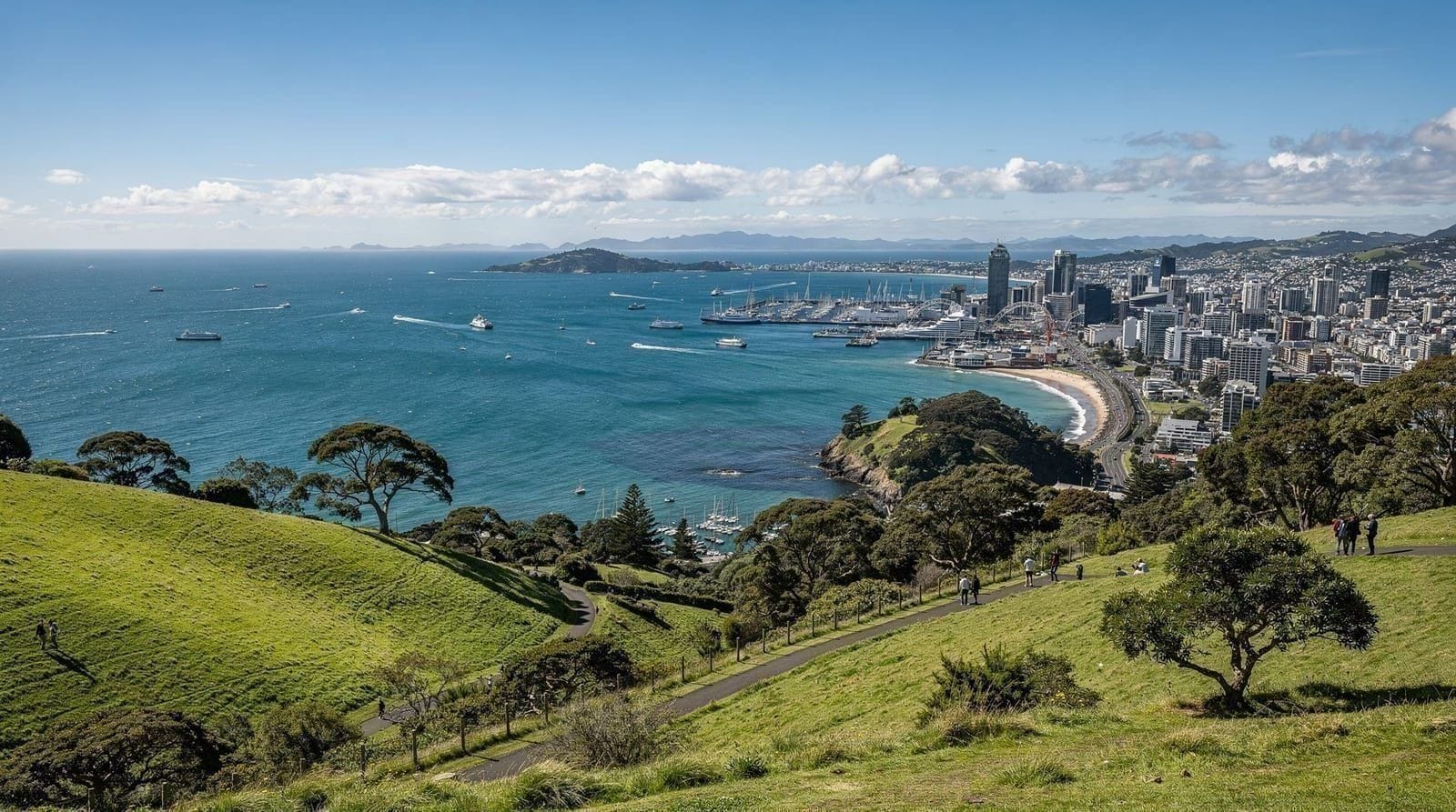 Auckland weekend getaway itinerary — 2 days — easy — mid-range