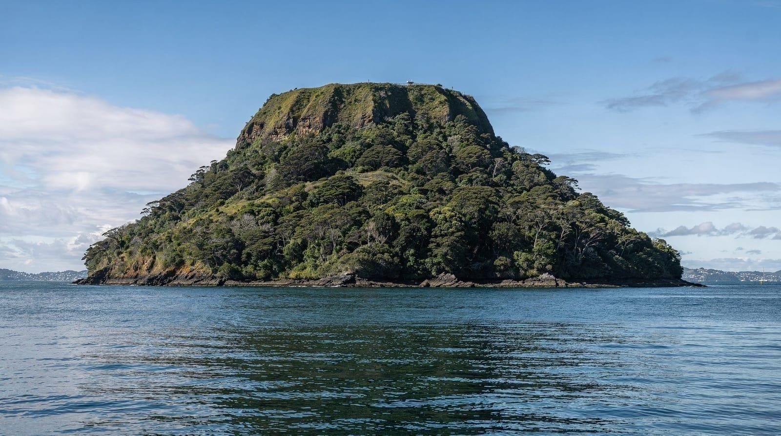 North Island 7-day road trip loop — 7 days — moderate — mid-range
